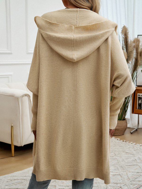 Lässige, lockere Strickjacke mit Knopfleiste und Kapuze 