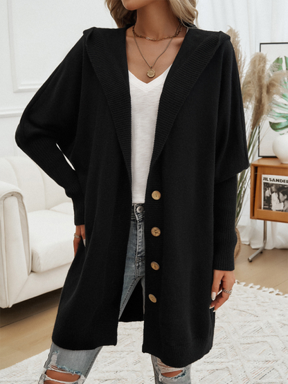 Lässige, lockere Strickjacke mit Knopfleiste und Kapuze 